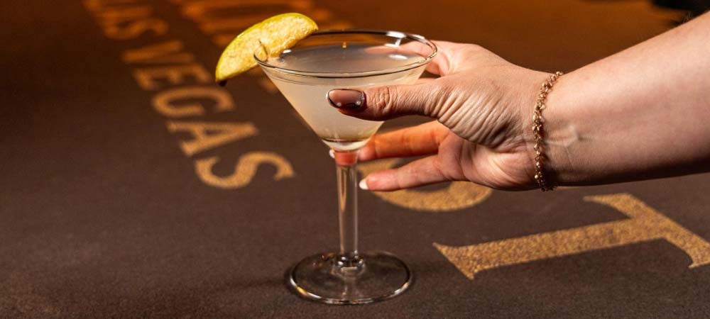 Why Do Casinos Give Free Drinks For Blackjack?